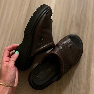 Amazing vintage Dr. Marten sandals. Brown leather size 7